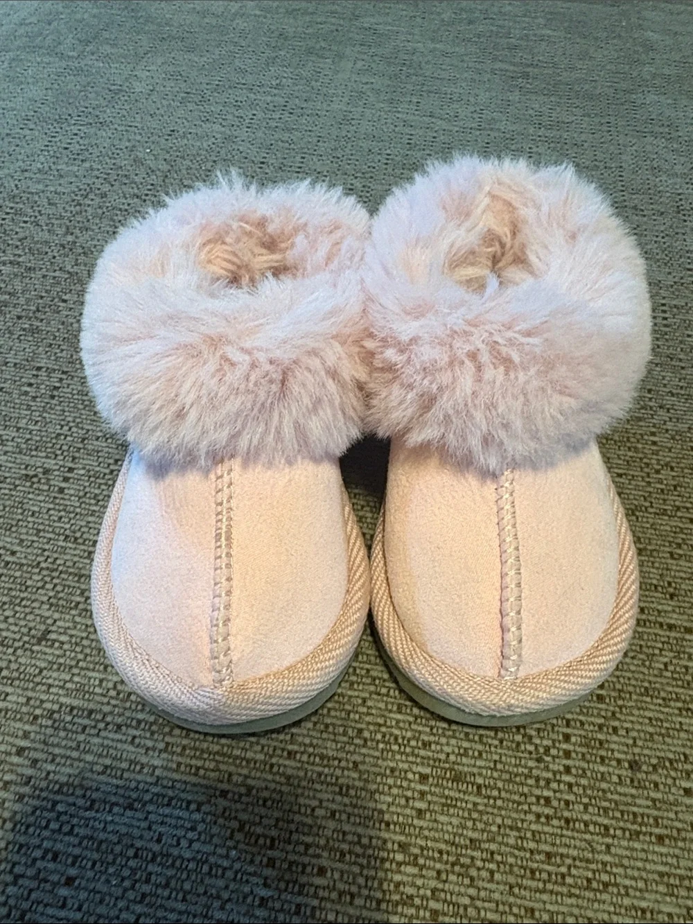 Cat and Jack Cozy Pink Faux-Fur Slip-On Slippers/Shoes size 6